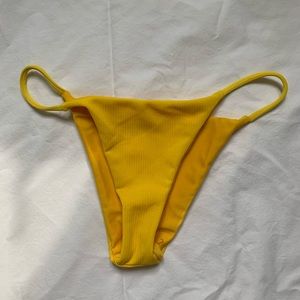 Basic yellow bikini bottoms from Zaful 🐡
